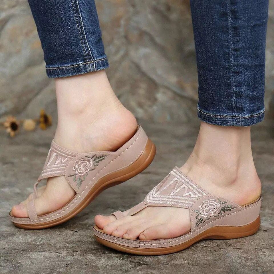 Sandales d’été femme – tongs brodées élégantes