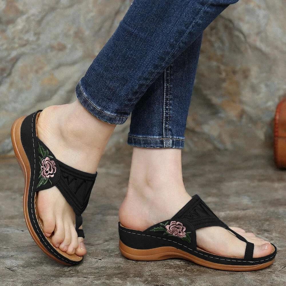 Sandales d’été femme – tongs brodées élégantes