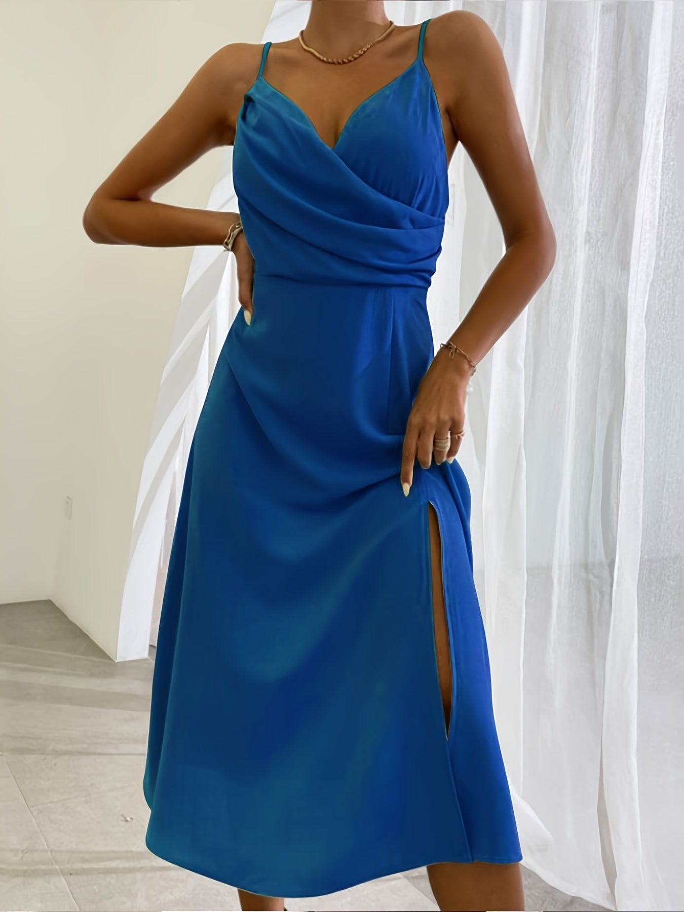 Robe femme d’été – col V fendu à bretelles, coupe slim