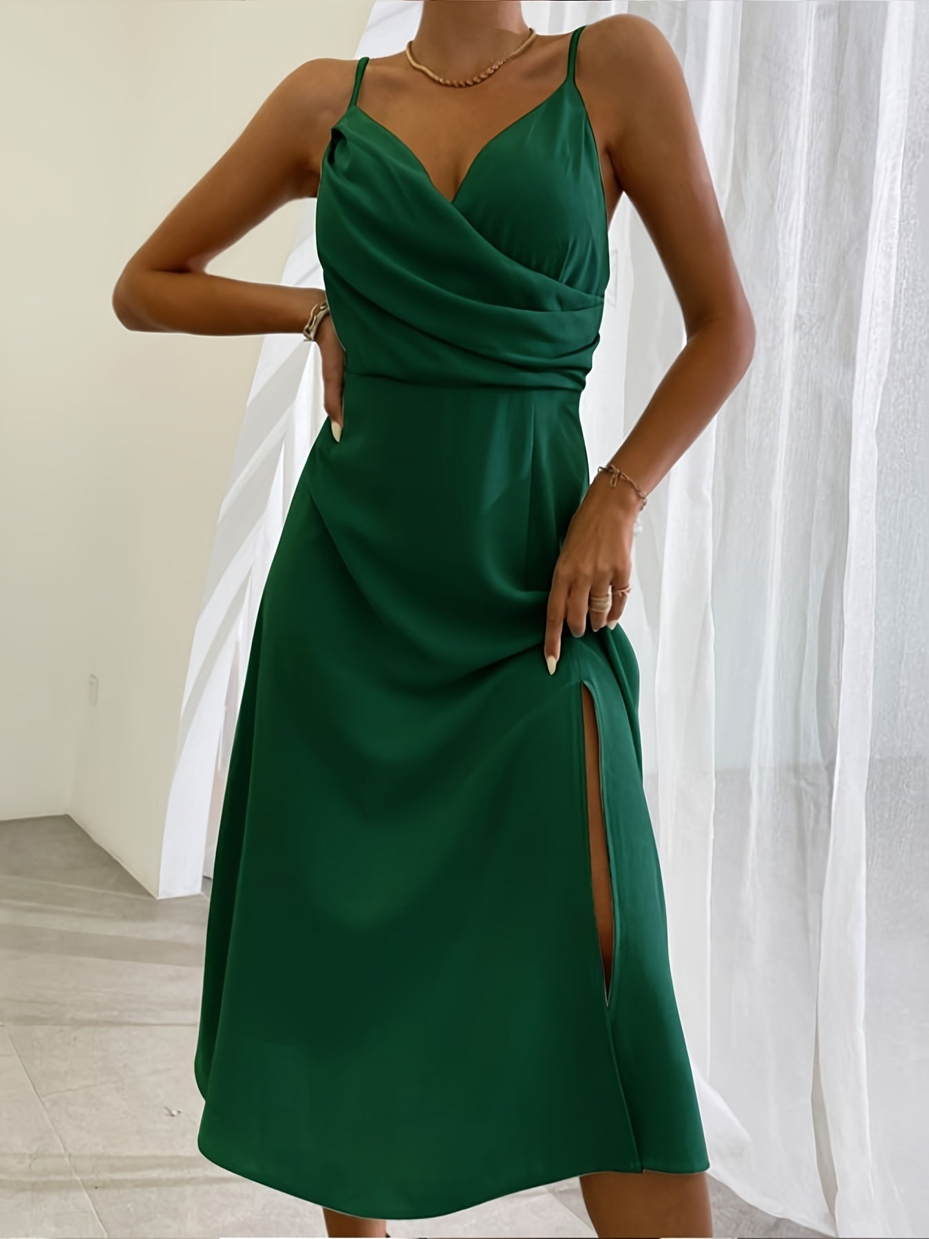 Robe femme d’été – col V fendu à bretelles, coupe slim