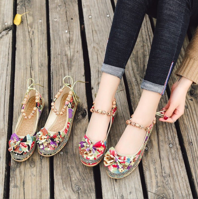 Souliers vintage de Pékin – dentelle & perles