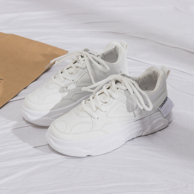 Sneakers blanches femme – look tendance & polyvalent