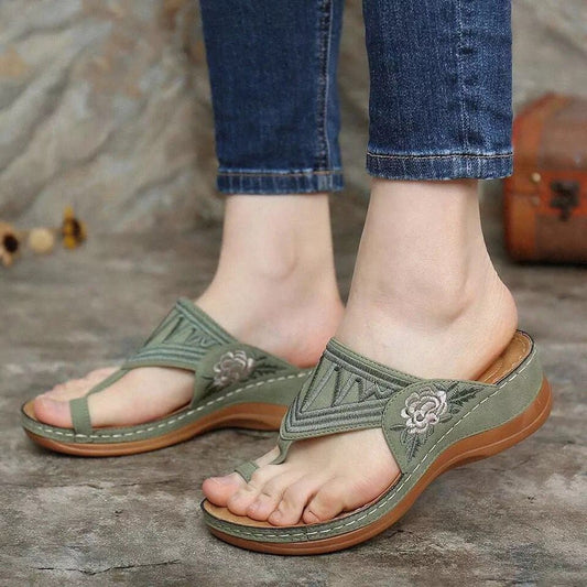 Sandales d’été femme – tongs brodées élégantes