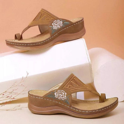 Sandales d’été femme – tongs brodées élégantes